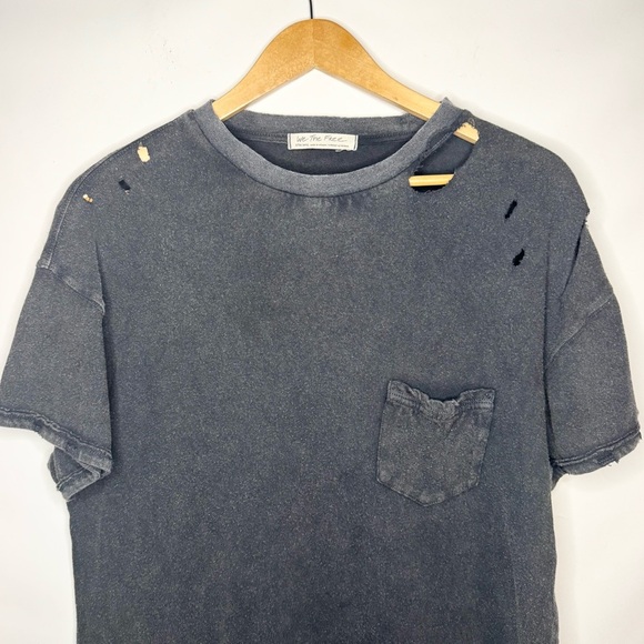 Free People We The Free Rubi Ripped Pocket
 T-Shirt in Washed Black Size XS - Picture 4 of 9